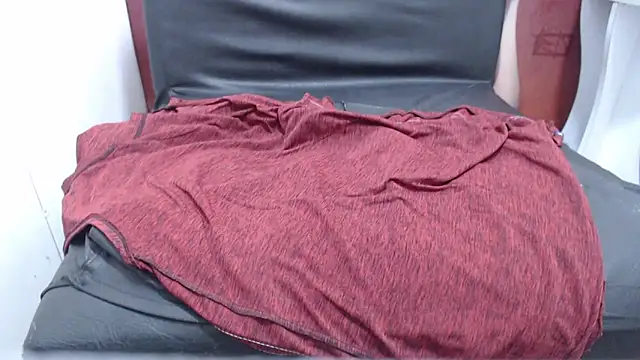 Laura hottt online show from 10.29.25