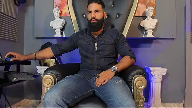 Snapshot of BeardAndrew chatting on 12.11.24 BeardAndrew online show from 12.11.24