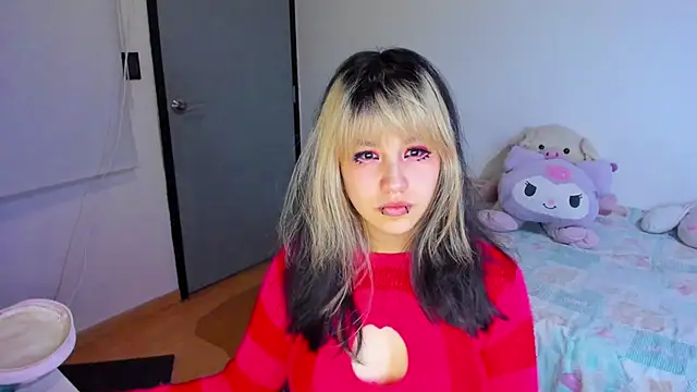 Snapshot of Akane-Mou chatting on 12.21.24 Akane-Mou online show from 12.21.24