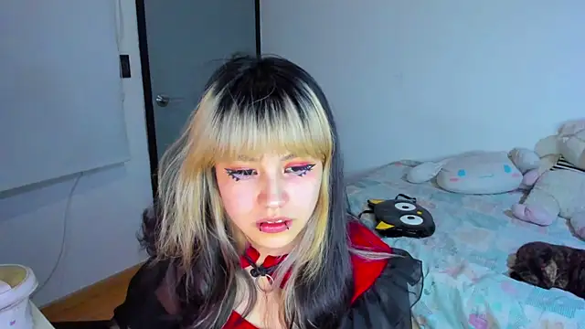 Snapshot of Akane-Mou chatting on 12.30.24 Akane-Mou online show from 12.30.24