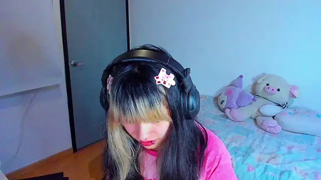 Snapshot of Akane-Mou chatting on 01.18.25 Akane-Mou online show from 01.18.25