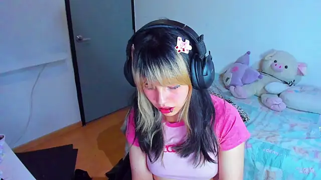 Snapshot of Akane-Mou chatting on 01.18.25 Akane-Mou online show from 01.18.25