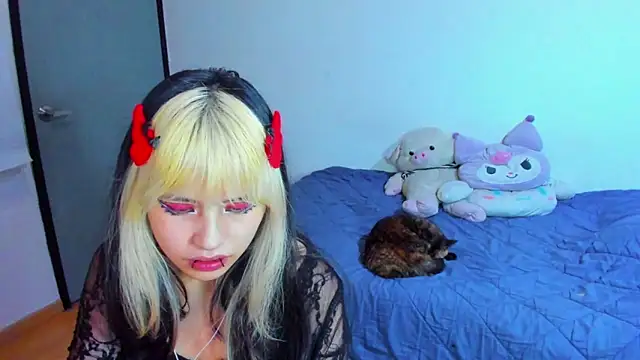 Snapshot of Akane-Mou chatting on 02.18.25 Akane-Mou online show from 02.18.25