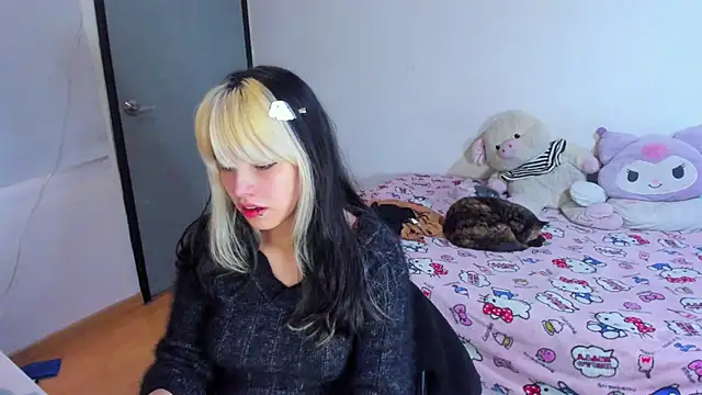 Snapshot of Akane-Mou chatting on 03.11.25 Akane-Mou online show from 03.11.25