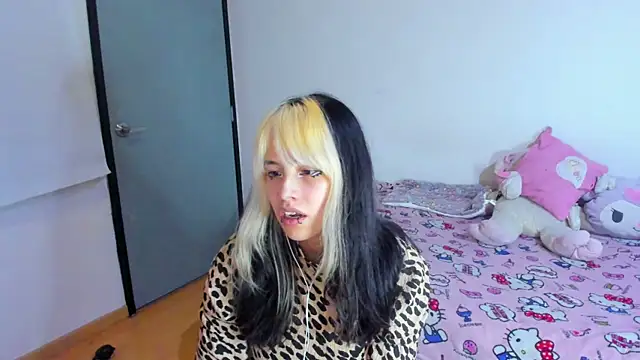Snapshot of Akane-Mou chatting on 03.12.25 Akane-Mou online show from 03.12.25
