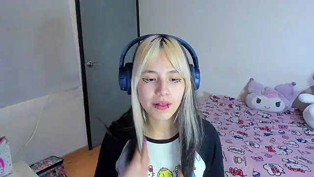 Snapshot of Akane-Mou chatting on 03.20.25 Akane-Mou online show from 03.20.25