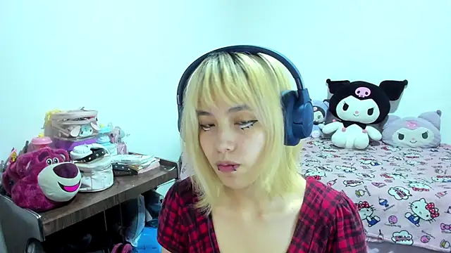 Snapshot of Akane-Mou chatting on 09.12.25 Akane-Mou online show from 09.12.25