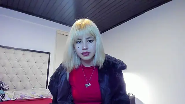 Snapshot of Akane-Mou chatting on 10.18.25 Akane-Mou online show from 10.18.25