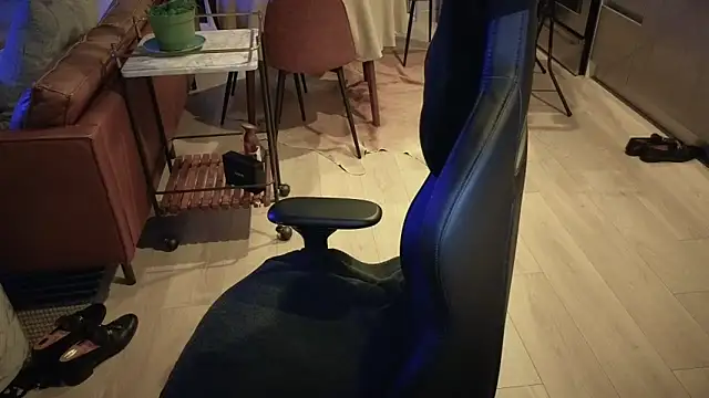 Snapshot of HungandThickLatin chatting on 10.26.25 HungandThickLatin online show from 10.26.25