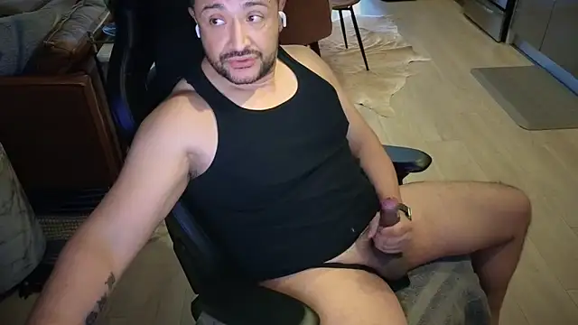 Snapshot of HungandThickLatin chatting on 11.20.25 HungandThickLatin online show from 11.20.25