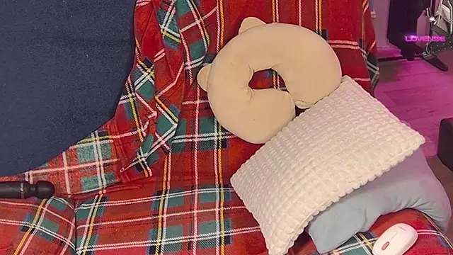 Snapshot of cutenessa chatting on 01.26.25 cutenessa online show from 01.26.25