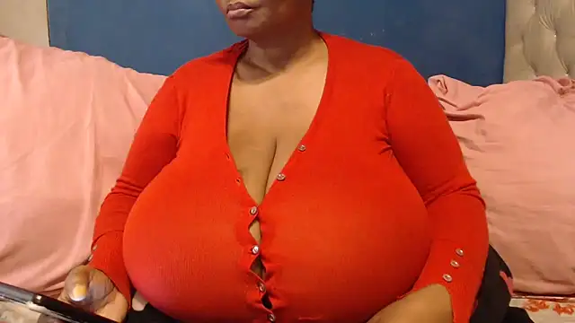 Snapshot of CUTEFIRMMELONSS chatting on 10.02.25 CUTEFIRMMELONSS online show from 10.02.25