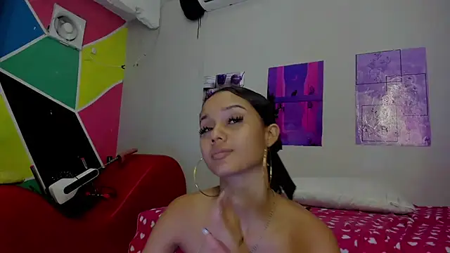 Snapshot of MarianaManzur chatting on 02.22.25 MarianaManzur online show from 02.22.25