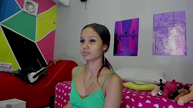 Snapshot of MarianaManzur chatting on 02.28.25 MarianaManzur online show from 02.28.25