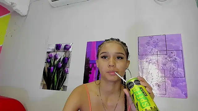 Snapshot of MarianaManzur chatting on 03.16.25 MarianaManzur online show from 03.16.25