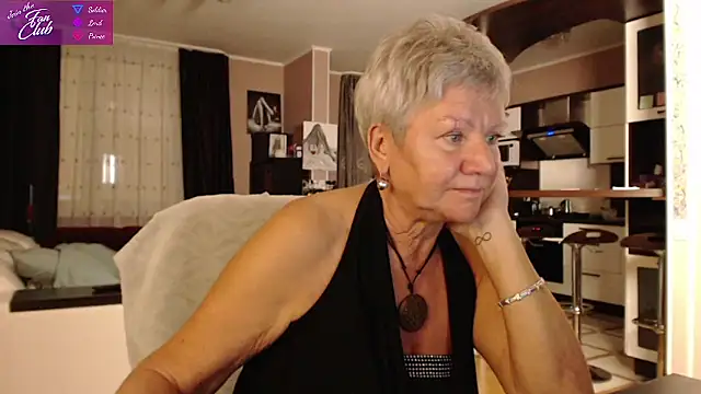 Snapshot of roxana_brooks chatting on 12.16.24 roxana brooks online show from 12.16.24