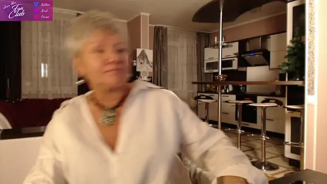 Snapshot of roxana_brooks chatting on 12.17.24 roxana brooks online show from 12.17.24