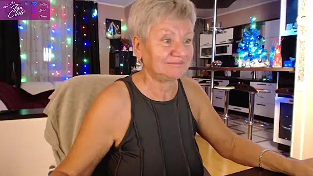 Snapshot of roxana_brooks chatting on 12.31.24 roxana brooks online show from 12.31.24