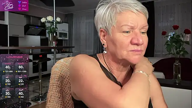 Snapshot of roxana_brooks chatting on 02.04.25 roxana brooks online show from 02.04.25