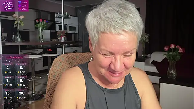 Snapshot of roxana_brooks chatting on 02.26.25 roxana brooks online show from 02.26.25