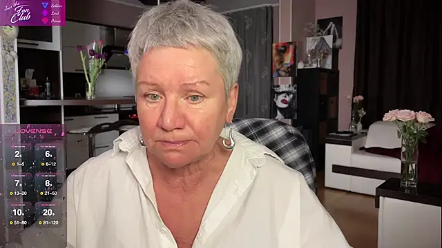 Snapshot of roxana_brooks chatting on 03.08.25 roxana brooks online show from 03.08.25