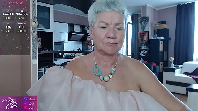 Snapshot of roxana_brooks chatting on 09.22.25 roxana brooks online show from 09.22.25