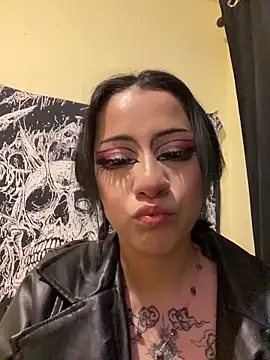 Snapshot of Lucygothic chatting on 10.10.25 Lucygothic online show from 10.10.25