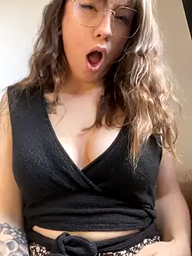 Snapshot of TalullaX chatting on 12.02.24 TalullaX online show from 12.02.24