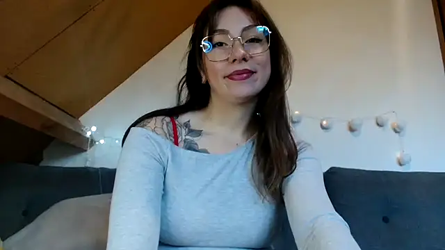 Snapshot of TalullaX chatting on 12.18.24 TalullaX online show from 12.18.24