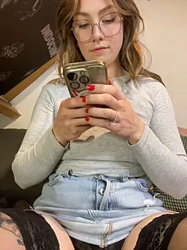 Snapshot of TalullaX chatting on 03.19.25 TalullaX online show from 03.19.25