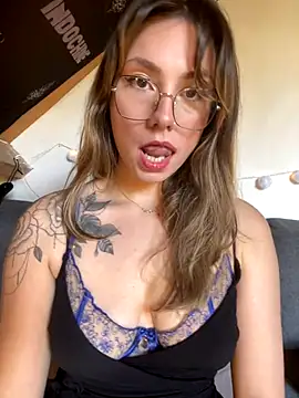 Snapshot of TalullaX chatting on 10.14.25 TalullaX online show from 10.14.25