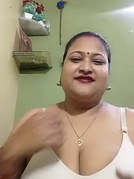 Snapshot of Mona_love143 chatting on 10.14.25 Mona love143 online show from 10.14.25