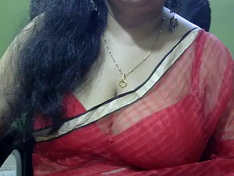 Snapshot of Mona_love143 chatting on 11.03.25 Mona love143 online show from 11.03.25