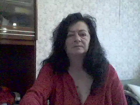 Snapshot of GypsiQueen2 chatting on 03.01.25 GypsiQueen2 online show from 03.01.25
