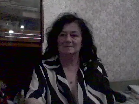 Snapshot of GypsiQueen2 chatting on 03.18.25 GypsiQueen2 online show from 03.18.25