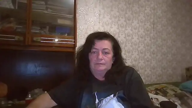 Snapshot of GypsiQueen2 chatting on 09.18.25 GypsiQueen2 online show from 09.18.25