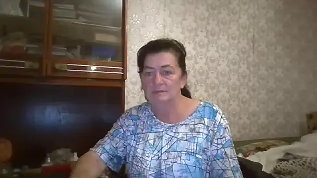 Snapshot of GypsiQueen2 chatting on 09.19.25 GypsiQueen2 online show from 09.19.25