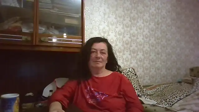Snapshot of GypsiQueen2 chatting on 10.11.25 GypsiQueen2 online show from 10.11.25