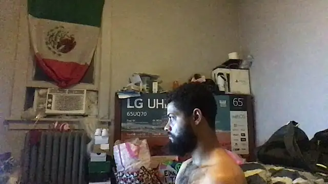 Snapshot of mondo29 chatting on 12.22.24 mondo29 online show from 12.22.24