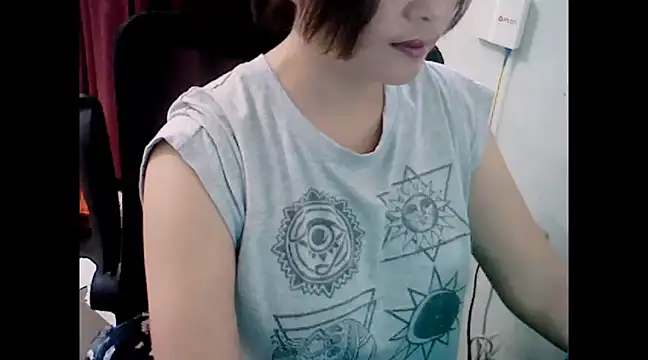 Snapshot of makemefallin chatting on 12.17.24 makemefallin online show from 12.17.24