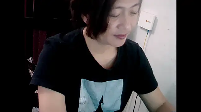 Snapshot of makemefallin chatting on 12.19.24 makemefallin online show from 12.19.24