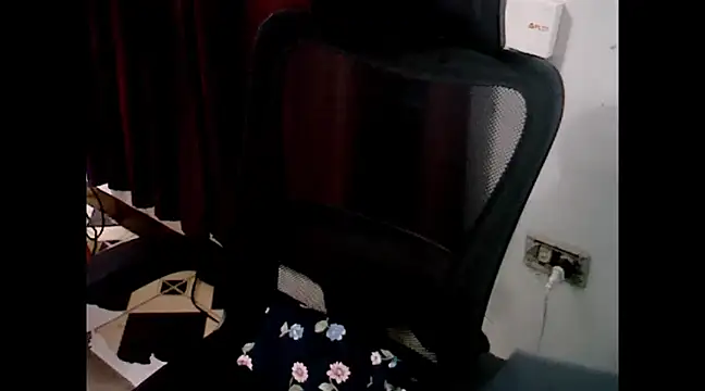 Snapshot of makemefallin chatting on 01.04.25 makemefallin online show from 01.04.25