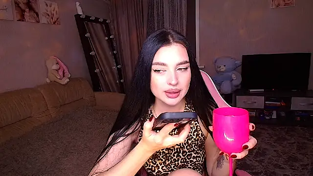Snapshot of __Malika__ chatting on 09.23.25 Malika online show from 09.23.25
