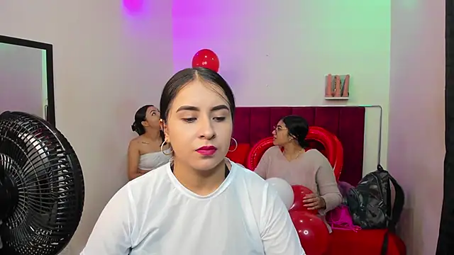 Snapshot of Afrodita-hott chatting on 02.14.25 Afrodita-hott online show from 02.14.25