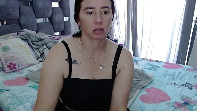 sara hott 1 online show from 11.18.25