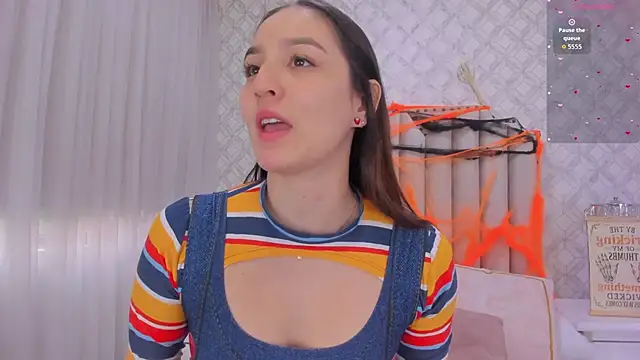 Snapshot of Pia_Johnson_ chatting on 10.31.25 Pia Johnson online show from 10.31.25