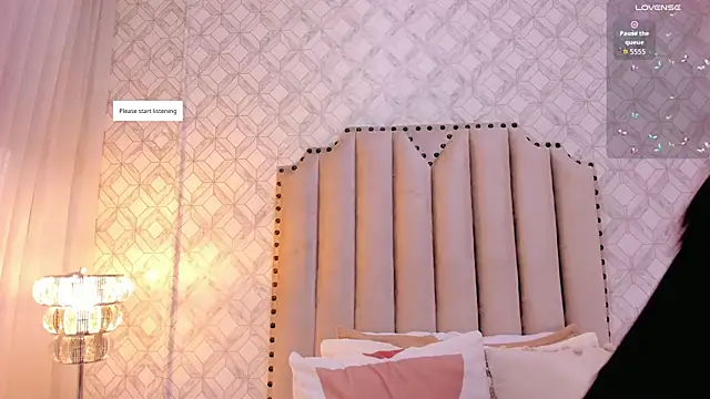 Snapshot of Pia_Johnson_ chatting on 11.28.25 Pia Johnson online show from 11.28.25