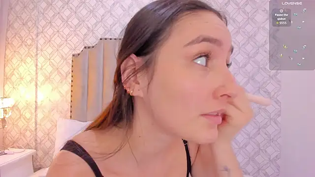 Snapshot of Pia_Johnson_ chatting on 11.29.25 Pia Johnson online show from 11.29.25