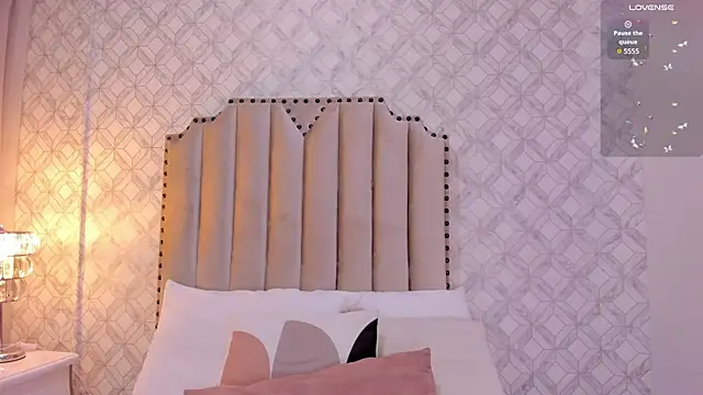 Snapshot of Pia_Johnson_ chatting on 12.02.25 Pia Johnson online show from 12.02.25