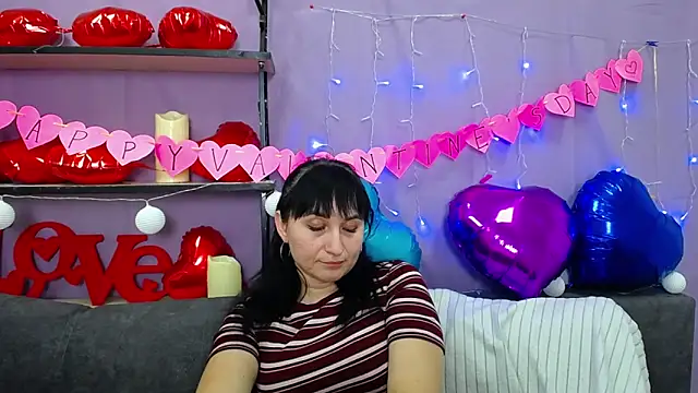 Snapshot of NinaFlawlees chatting on 02.10.25 NinaFlawlees online show from 02.10.25